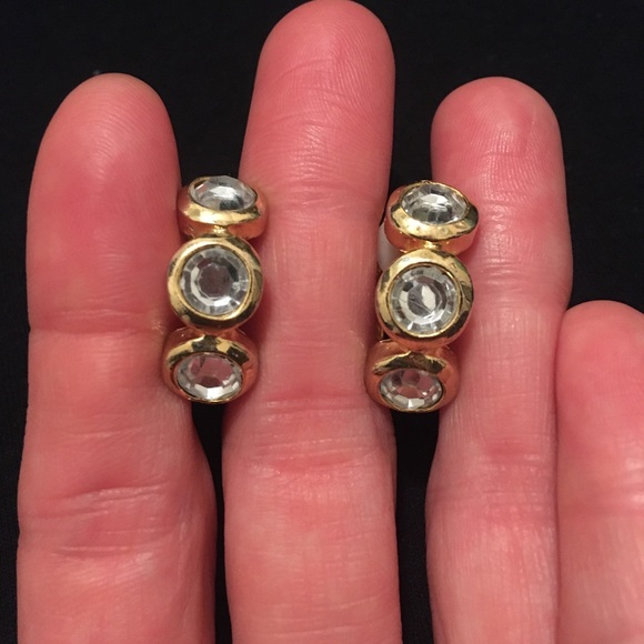 unknown Jewelry - Vintage Gold and White Rhinestones Clip on Earrings